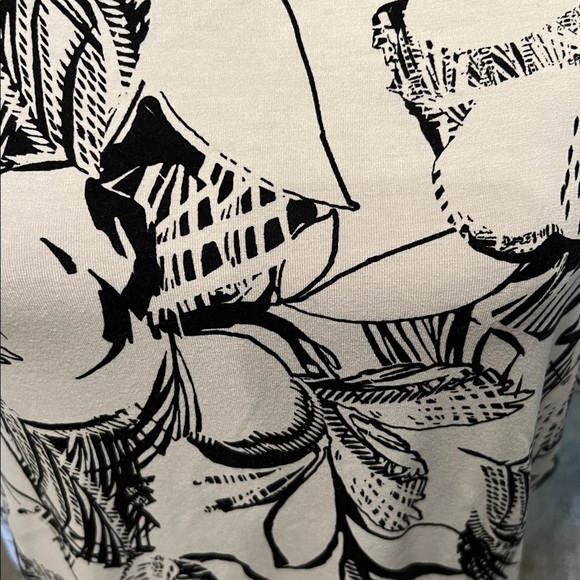 Women's Black and White Leaf Print Short Sleeve Top - Picture 3 of 6